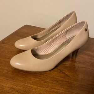 Life Stride Tan Heels